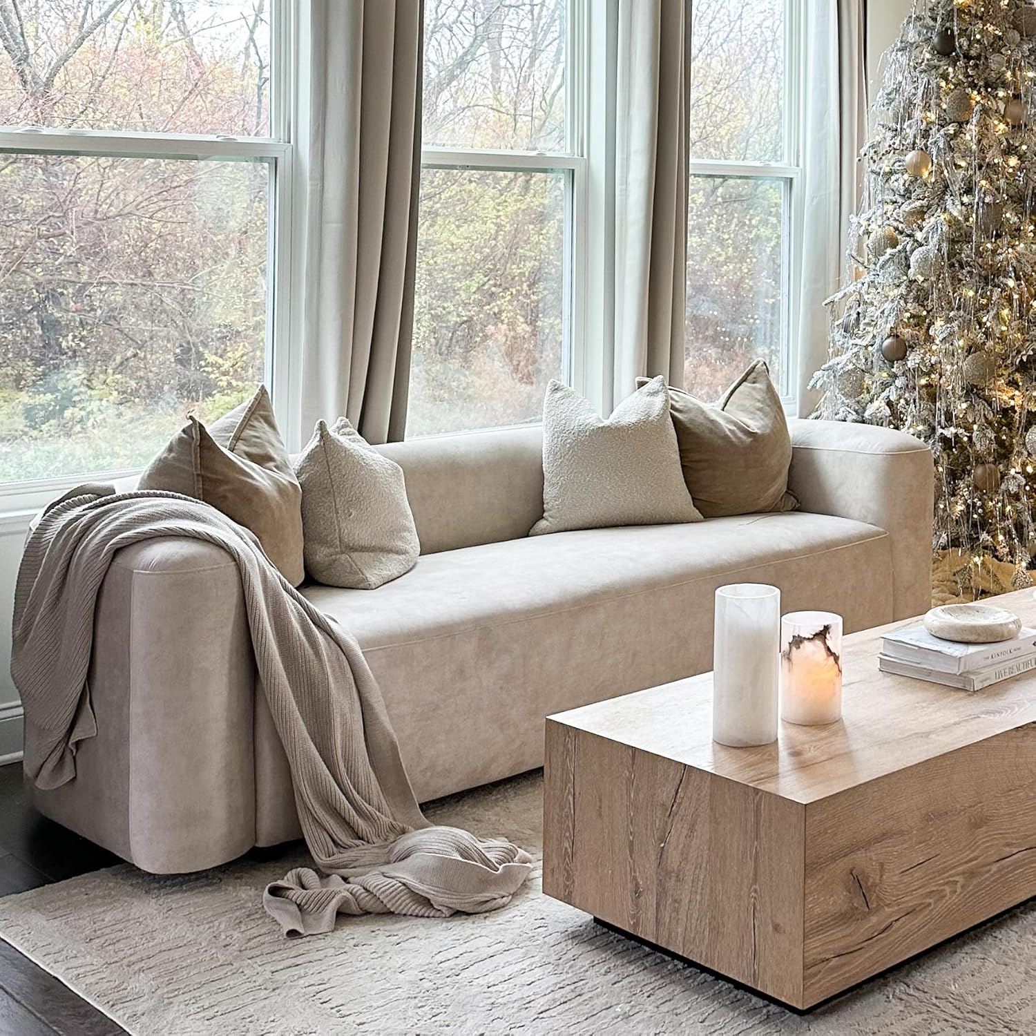 Modern 3-seater velvet sofa with curved back in neutral tone, wood frame detail — view 3